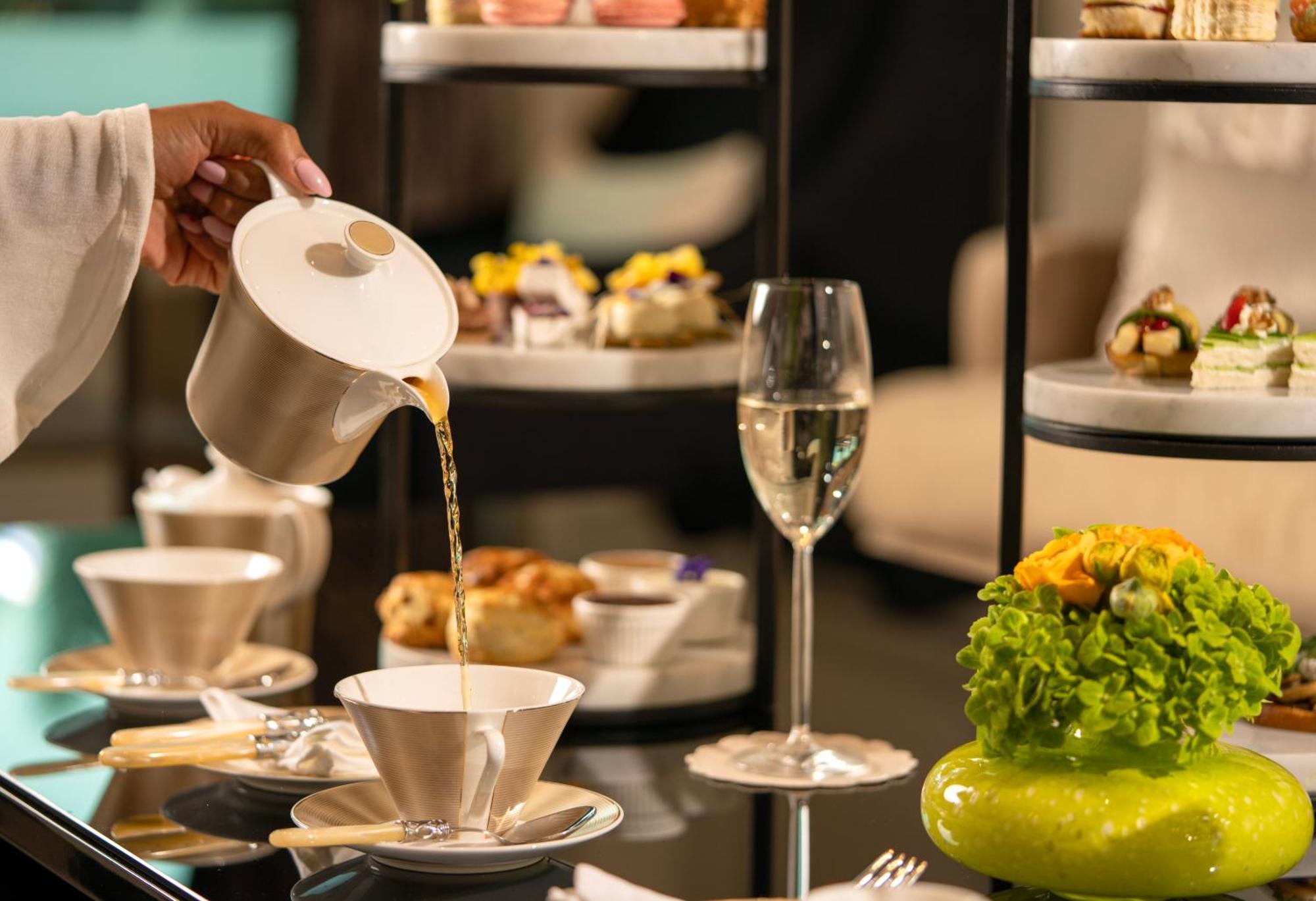 Fairmont Эр-Рияд Экстерьер фото Afternoon tea at the Fairmont, Dubai
