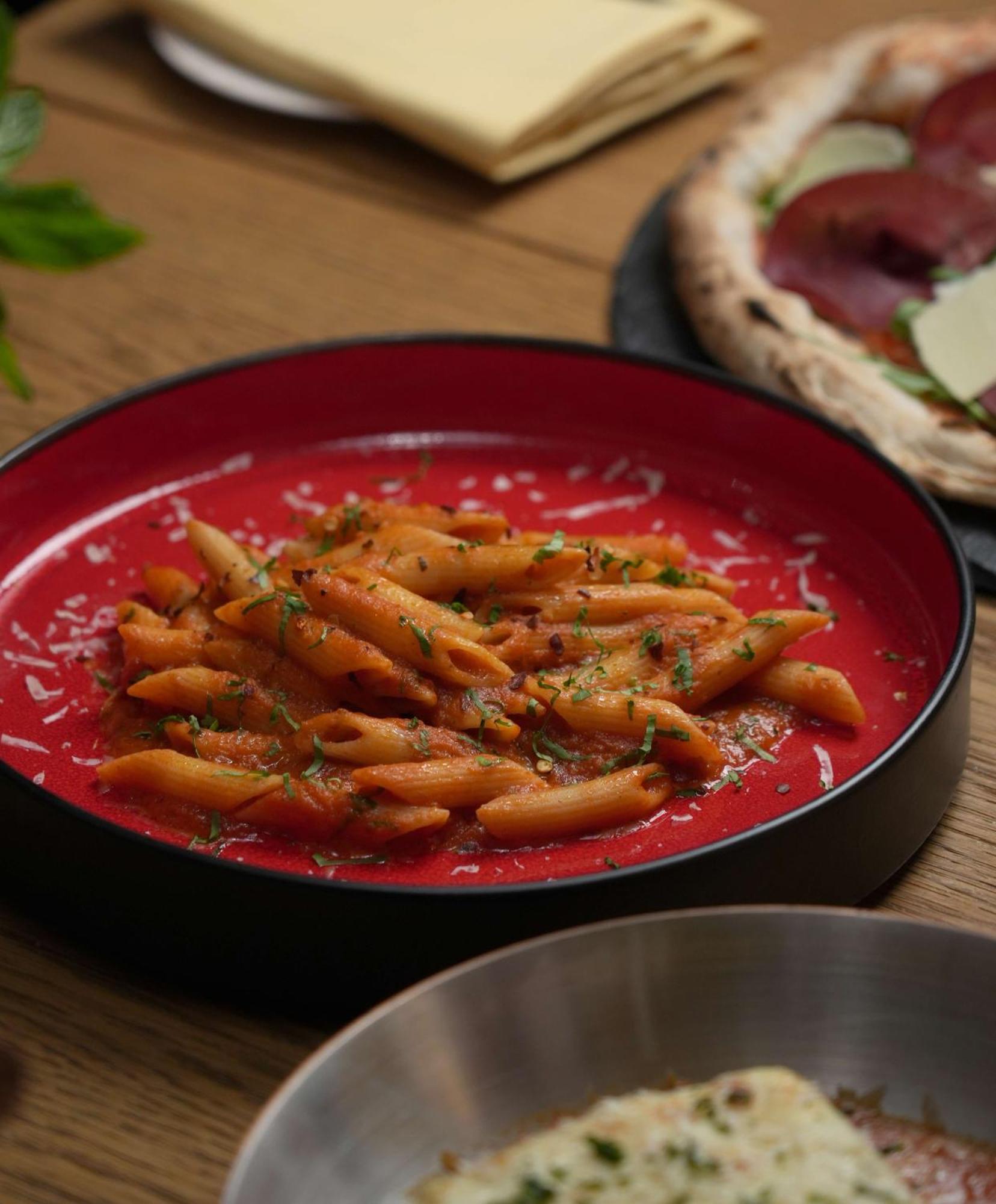 Fairmont Эр-Рияд Экстерьер фото Pasta with tomato sauce