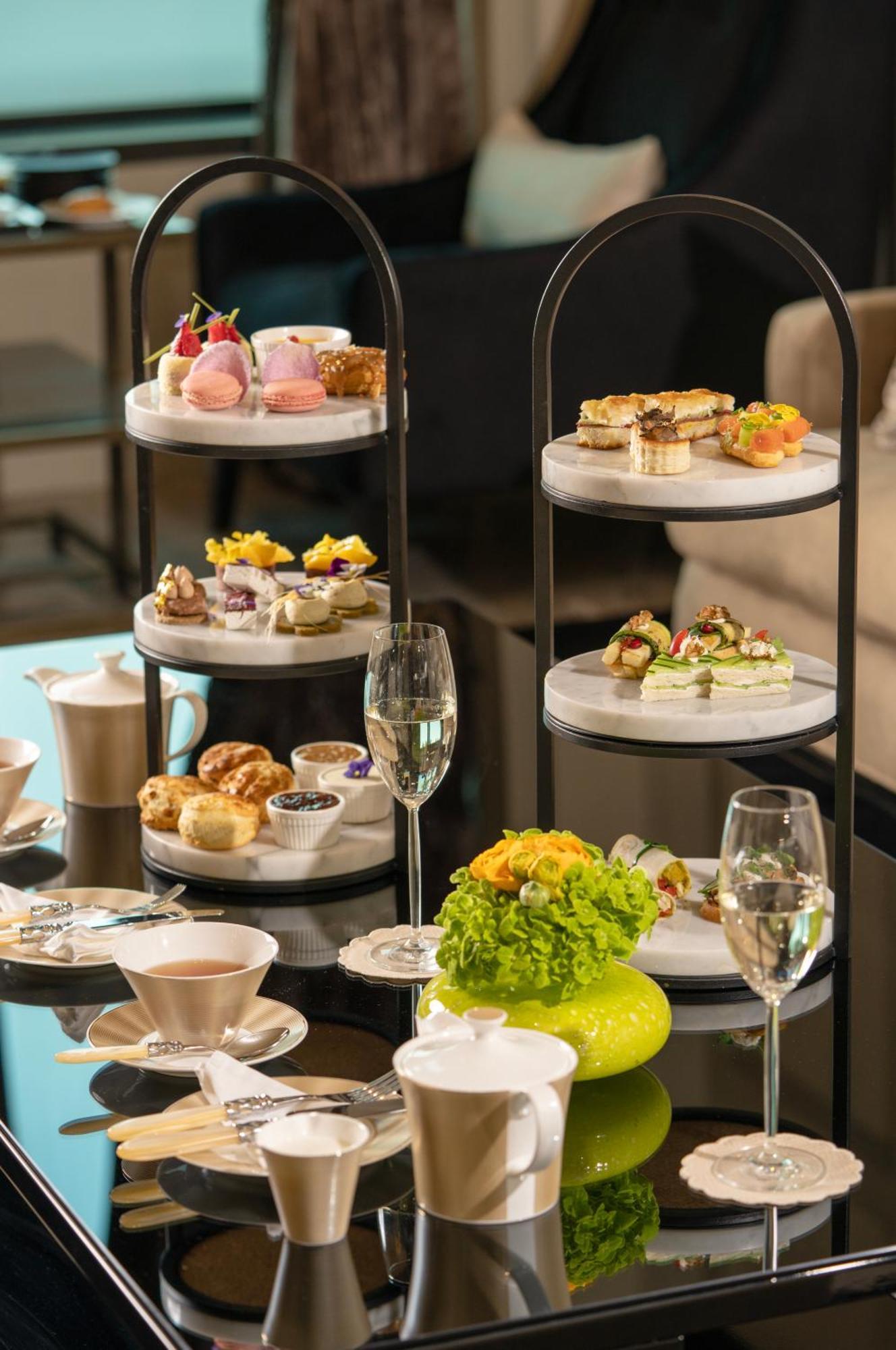 Fairmont Эр-Рияд Экстерьер фото Afternoon tea at the Mandarin Oriental, Munich