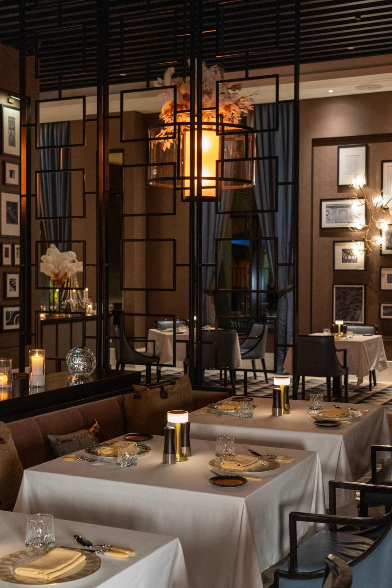 Fairmont Эр-Рияд Экстерьер фото The interior of the restaurant