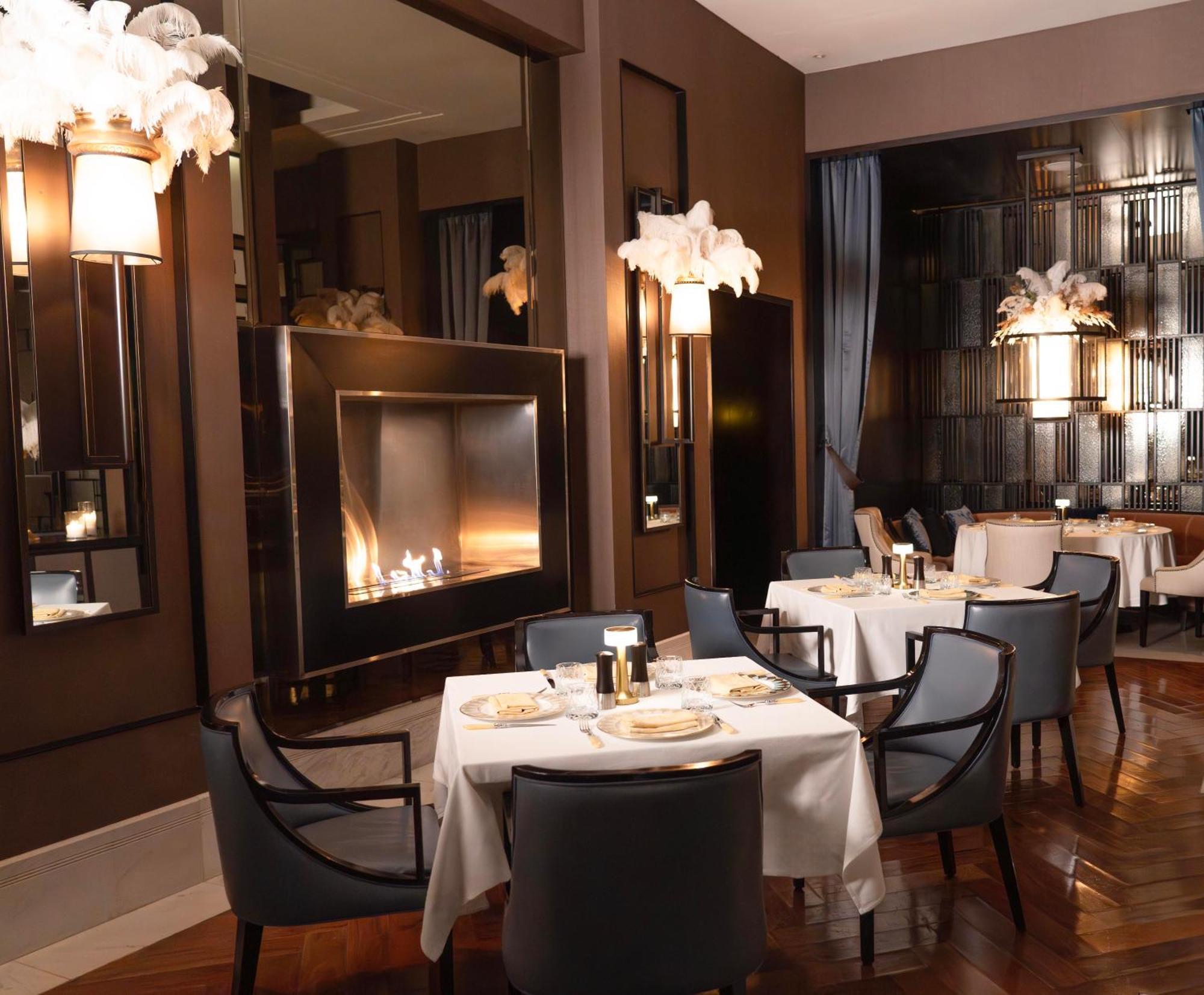 Fairmont Эр-Рияд Экстерьер фото Interior of the restaurant
