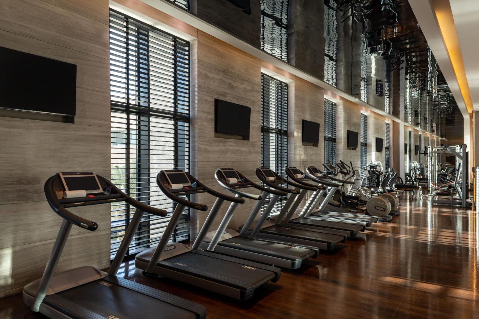 Fairmont Эр-Рияд Экстерьер фото The gym at the hotel