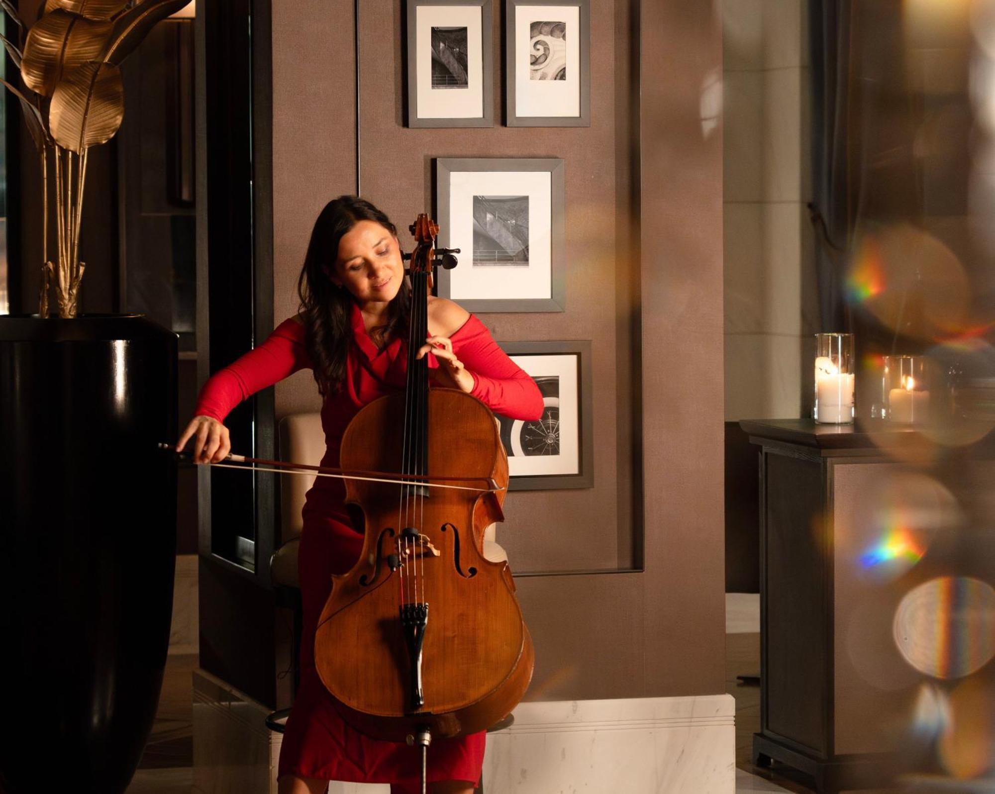 Fairmont Эр-Рияд Экстерьер фото Cellist and singer