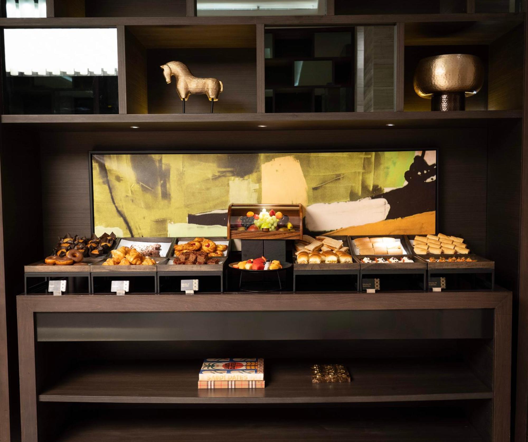 Fairmont Эр-Рияд Экстерьер фото A display of chocolates at the hotel